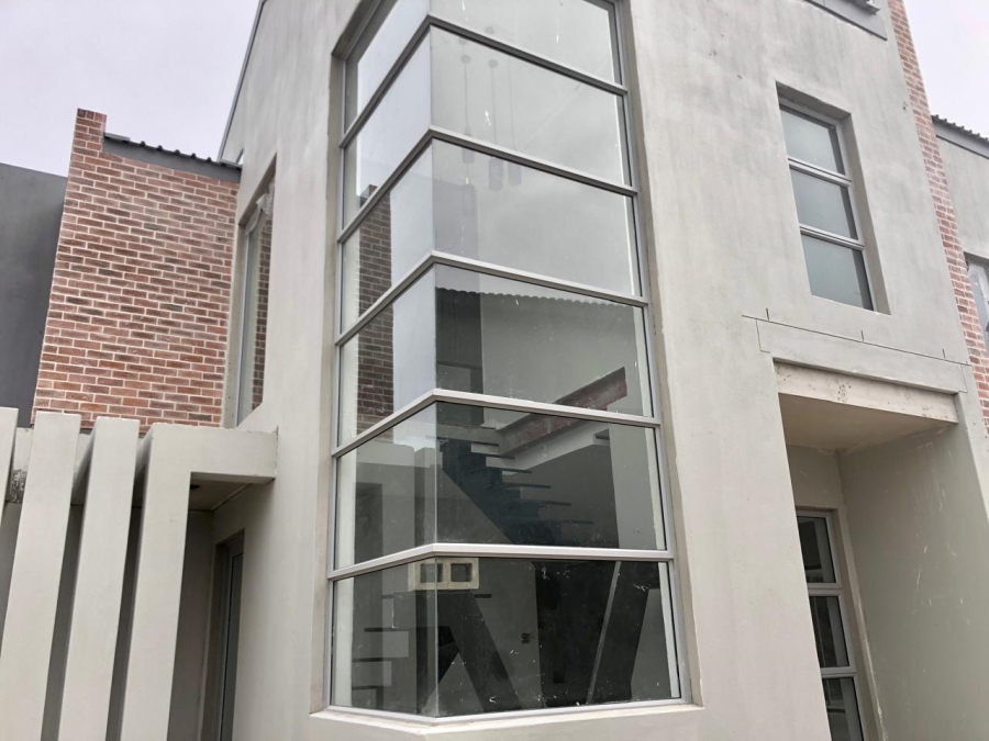 4 Bedroom Property for Sale in Sandown Western Cape